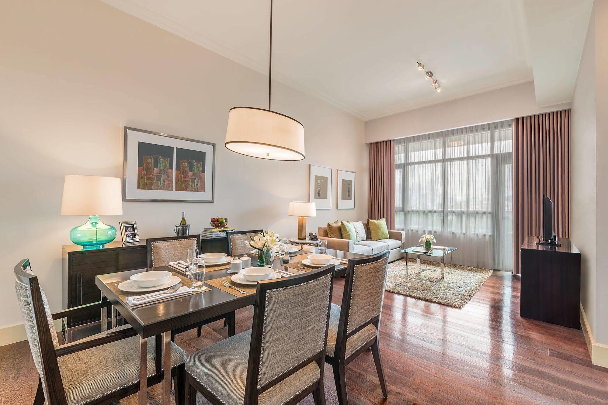 Aruga Apartments By Rockwell Makati Макати Экстерьер фото